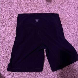 Aritzia TNA biker shorts medium